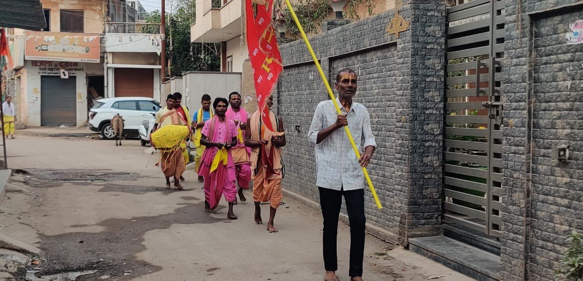 श्री रामकृष्ण नाम जप सप्ताह महायज्ञ आयोजन में रोज निकाली गई प्रभात फेरी 1 1001892876 kshititech
