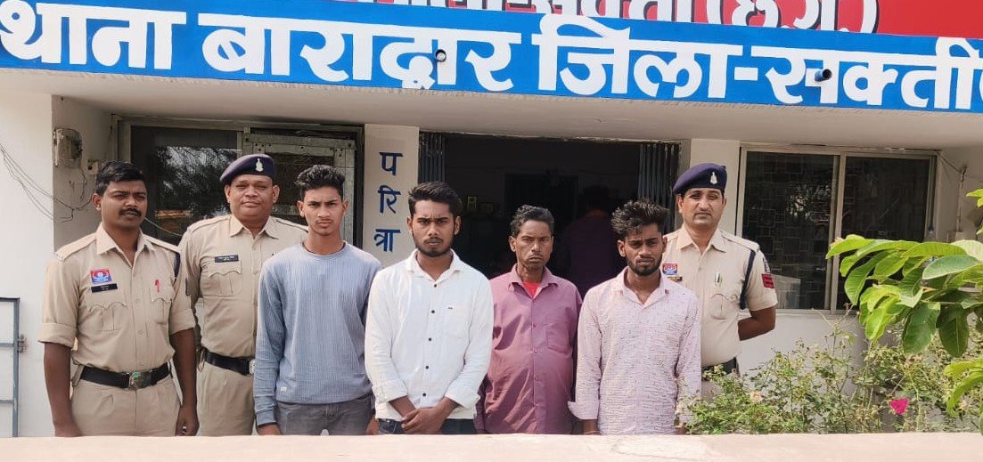 लोहे की सरिया व लकड़ी के डण्डा से मारकर चोट पहुंचाने वाले 4 आरोपी को किया गया गिरफ्तार 1 1001948895 kshititech