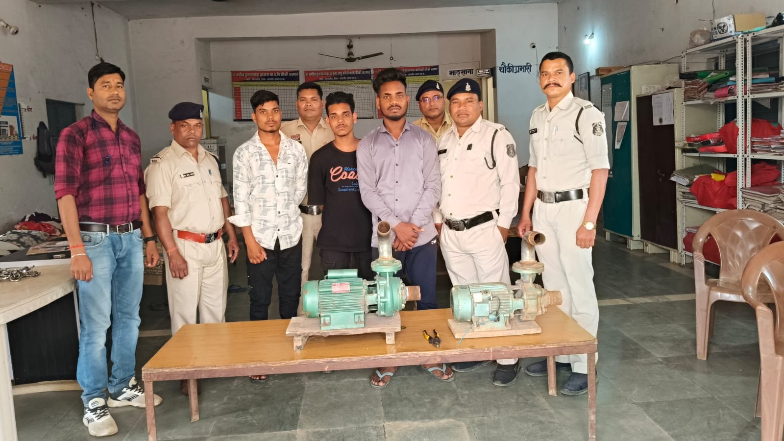 मोटर पंप चोरी करने वाले तीन लोगाों को पुलिस ने किया गिरफ्तार 1 IMG 20250401 WA0203 kshititech