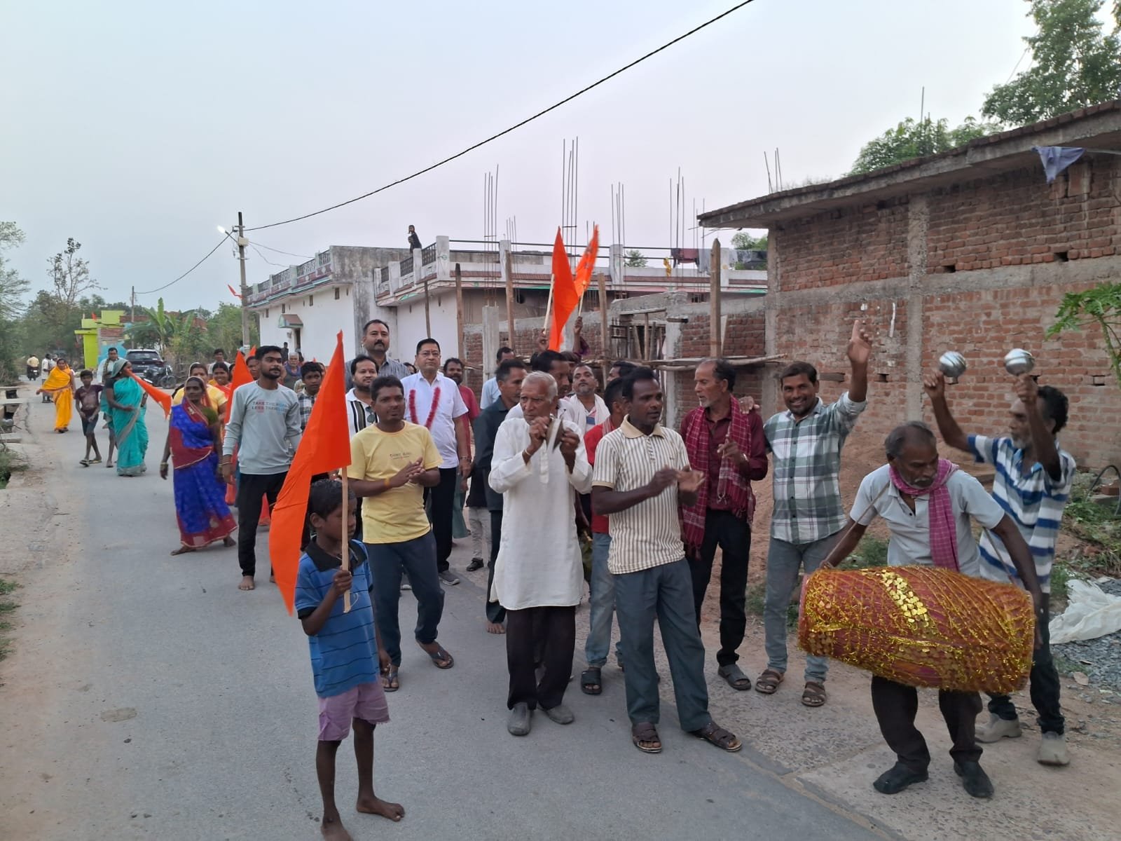 जाजंग के रामनवमी जुलूस में शामिल हुए नपा अध्यक्ष श्याम सुंदर अग्रवाल 1 IMG 20250406 WA0296 2 kshititech