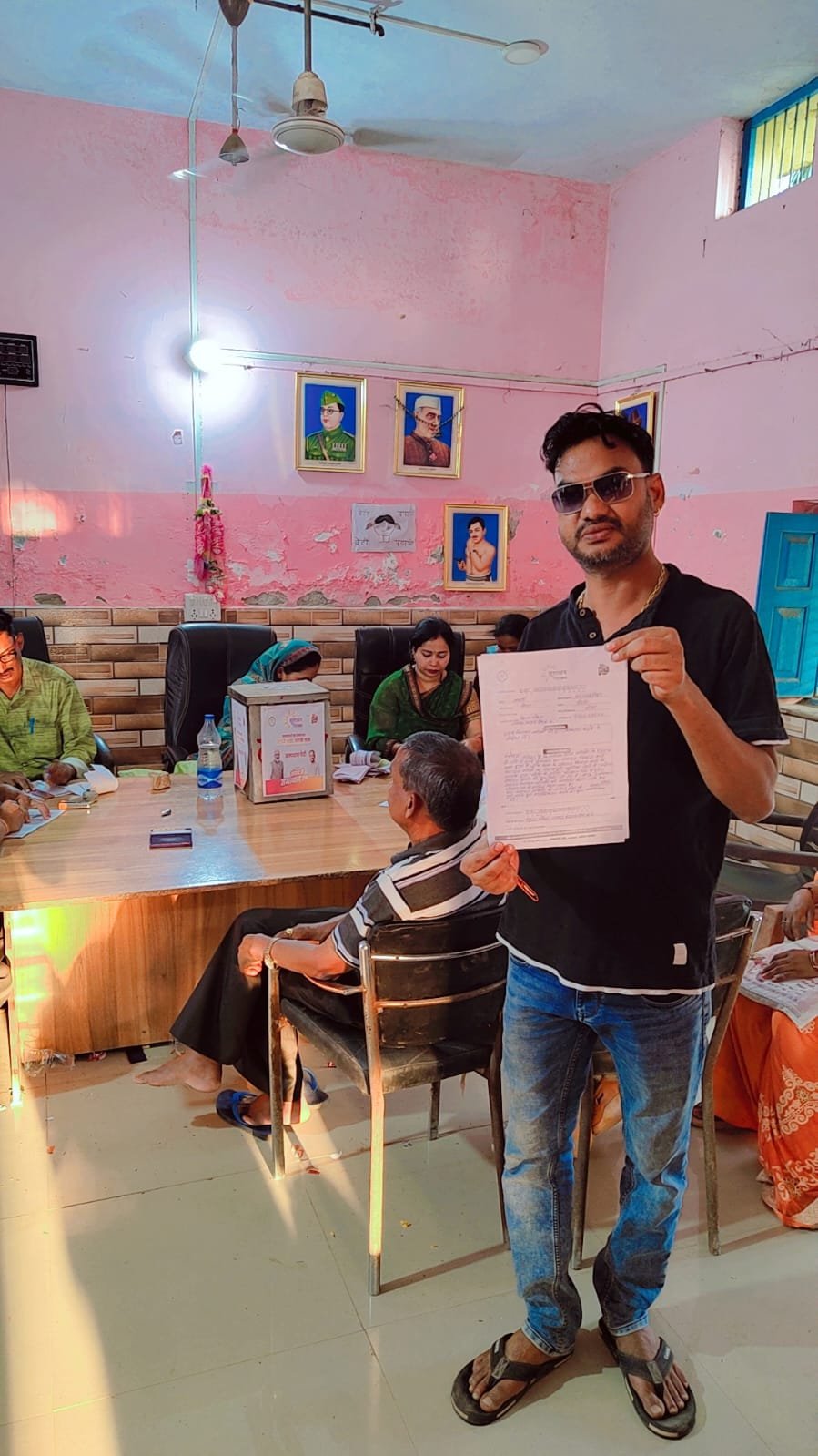 सचिवों की हड़ताल से पंचायतों का काम प्रभावित, जनपद सदस्य दिव्या नितिन गबेल, उपसरपंच आशा गबेल ने विष्णु सरकार से की मांग, सचिवों का हो शासकीयकरण 1 IMG 20250411 WA0323 kshititech