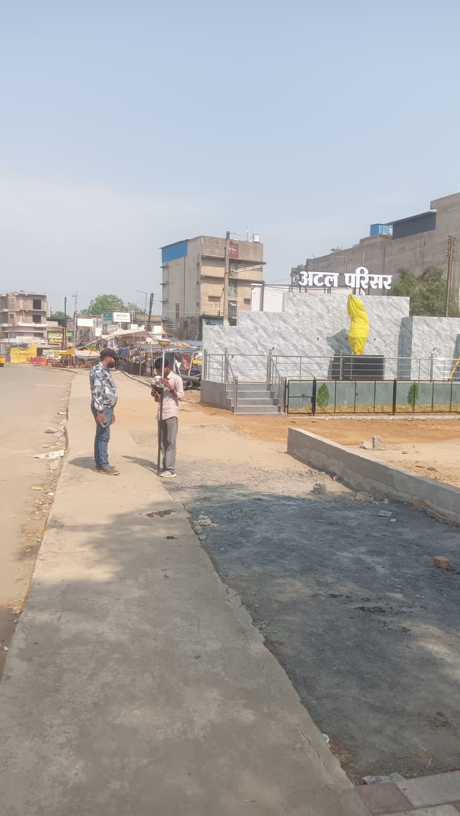 बुधवारी बाजार में महानगरों की तर्ज पर कॉम्लेक्स बनाने एवं कायाकल्प करने की मुहिम हुई चालू 1 IMG 20250414 WA0426 1 kshititech