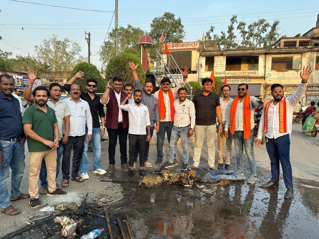 भारतीय जनता युवा मोर्चा जिला सक्ती द्वारा नेशलन हेराल्ड मामले में राहुल गाँधी का पुतला दहन कर किया विरोध प्रदर्शन 1 IMG 20250421 WA0009 kshititech