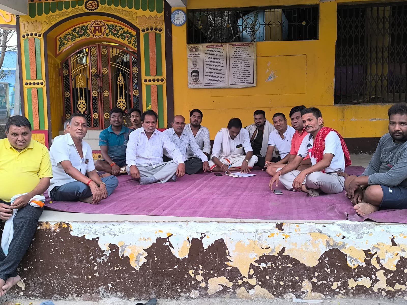 टेमर के ग्रामीण करते रहे इंतजार लेकिन नहीं पहुंचे अधिकारी, चक्का जाम हुआ था तब सकारात्मक संदेश देने का दिया था आश्वासन 1 IMG 20250426 WA0040 kshititech
