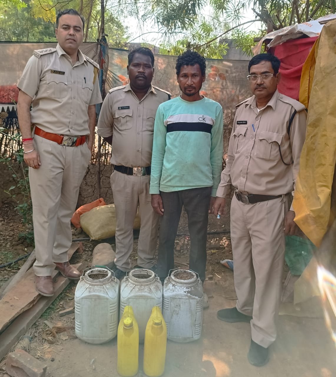 सुशासन तिहार में शिकायत पर आबकारी विभाग की बड़ी कार्रवाई 1 IMG 20250427 WA0041 kshititech