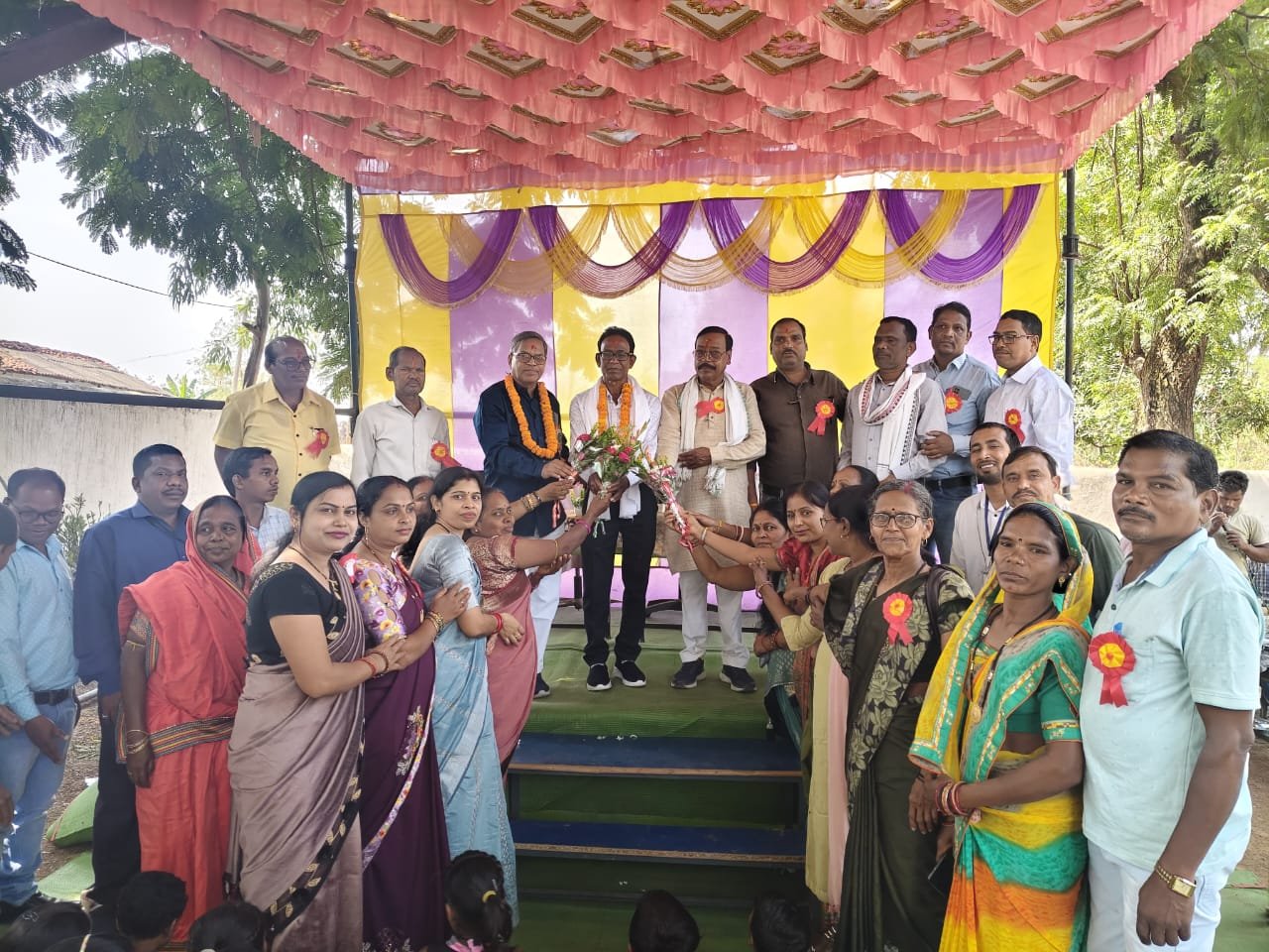 सेवानिवृत्त प्रधान पाठक के लिए संकुल स्तरीय विदाई समारोह का आयोजन 1 IMG 20250429 WA0038 kshititech