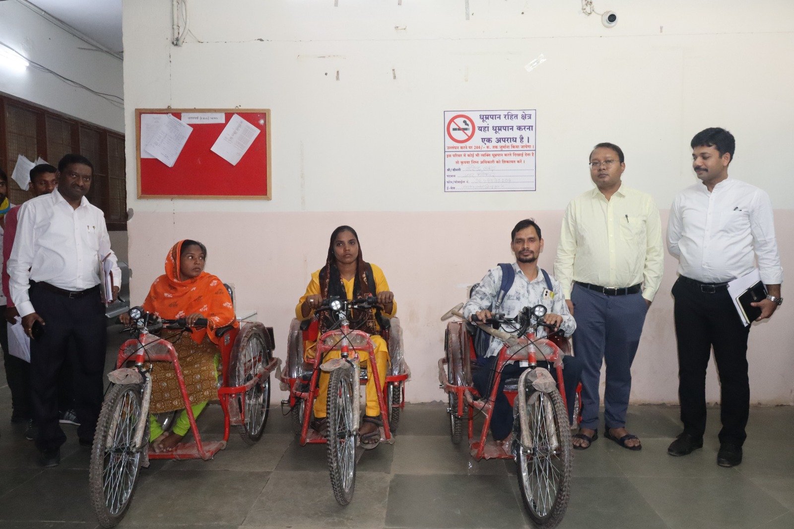 जनदर्शन में तीन दिव्यांगों को तत्काल दिलाई मोटराईज्ड ट्राईसाइकल 1 IMG 20250429 WA0054 kshititech