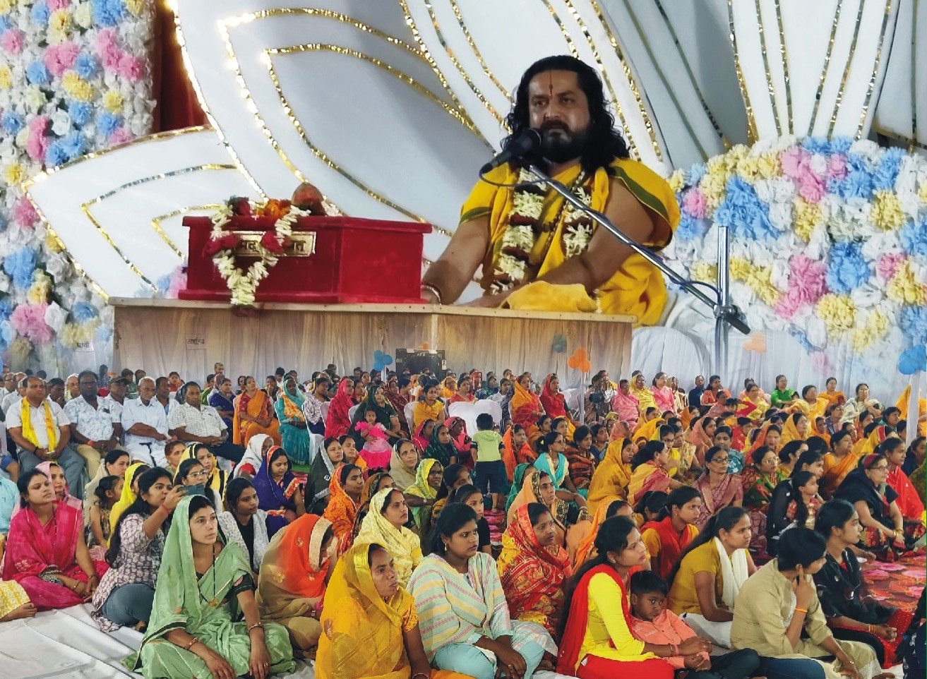 बाराद्वार के मां काली मंदिर के सामने में आयोजित श्रीमद देवी भागवत कथा के छठवें दिवस शुक्राचार्य पर देव्यो का अविश्वास व श्रीकृष्ण अवतार की सुनाई कथा 1 एसएफ़जीएसएफ़डीजी kshititech