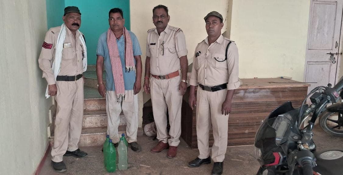 सुशासन तिहार में शिकायत पर आबकारी विभाग की बड़ी कार्रवाई एक आरोपी गिरफ्तार 1 IMG 20250510 WA0050 kshititech