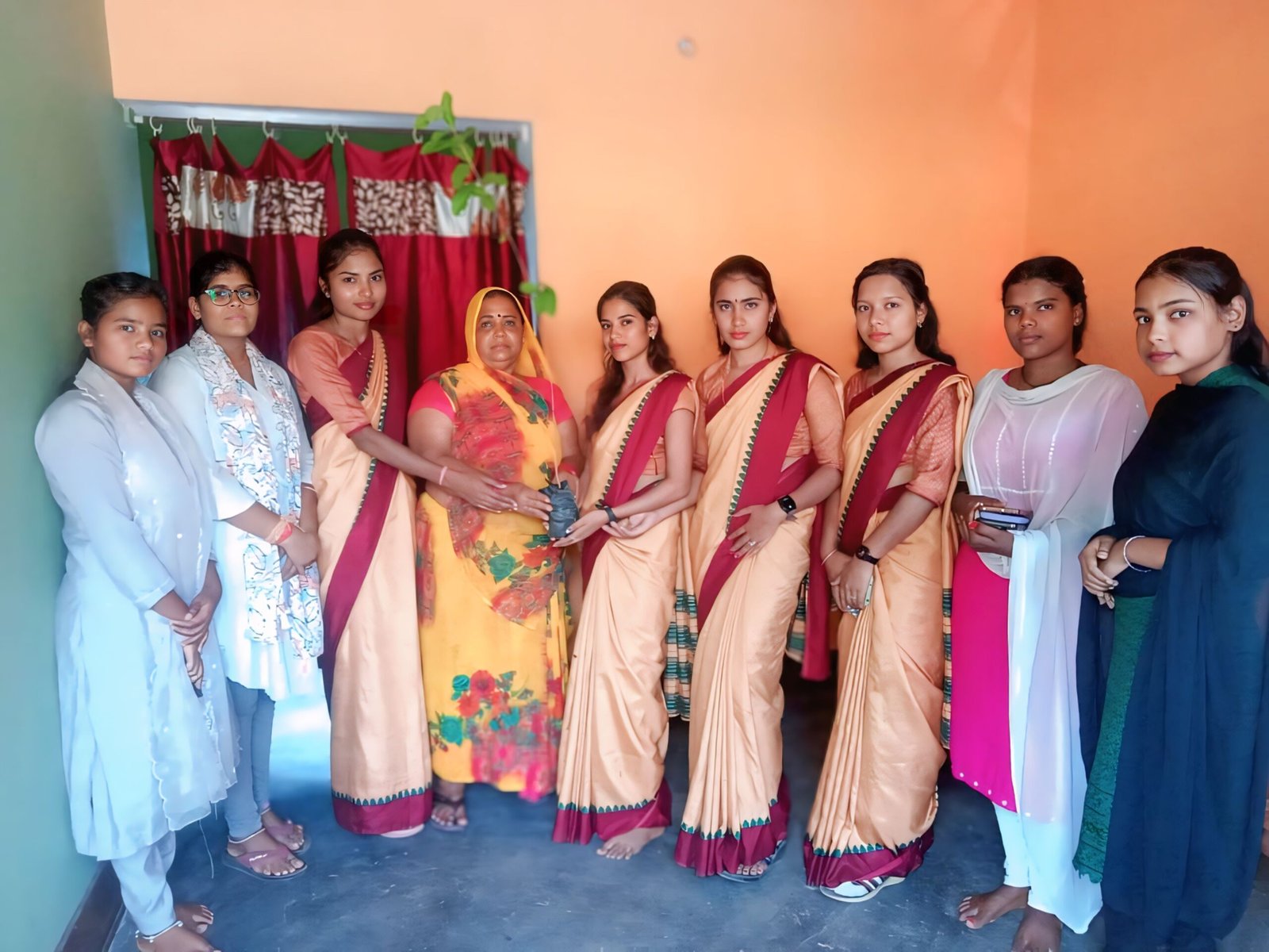 पर्यावरण दिवस में अनुकरणीय पहल ग्रामीणजनों को स्कूल की ओर से किया गया पौधा वितरण 1 IMG 20250606 WA0050 scaled kshititech