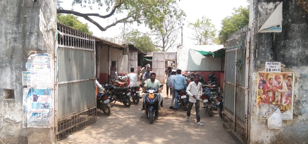 नगर के बीचों-बीच शराब दुकान बनी सिरदर्द, जनआंदोलन की तैयारी, बिगड़ रहा माहौल 1 IMG 20250610 WA0040 kshititech