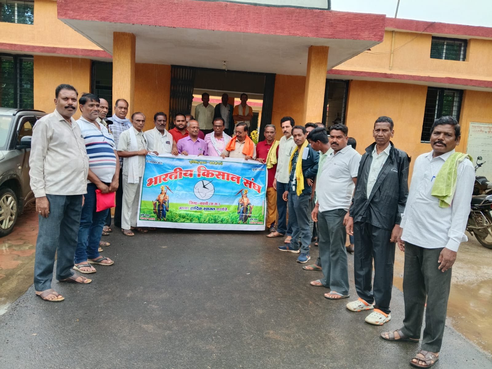 किसान वर्ग अनेक गंभीर समस्याओं से जूझ रहा, शासन-प्रशासन नहीं उठा रहा समाधान हेतु कोई प्रभावी कदम,भारतीय किसान संघ ने सौंपा ज्ञापन 1 IMG 20250618 WA0097 kshititech
