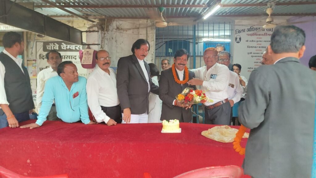 विधायक प्रतिनिधि अधिवक्ता रथ राम पटेल का जन्मदिन मनाया गया, अधिवक्ताओं ने दी शुभकामनाएं 9 img 20250628 wa00275628182699512004162 kshititech
