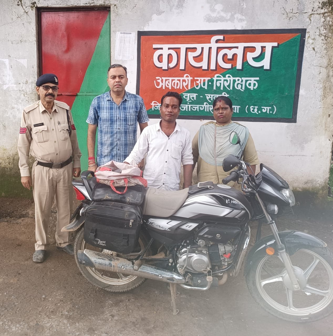 आबकारी वृत्त सक्ती में शराब कारोबारियों पर ताबड़तोड़ कार्रवाई 1 IMG 20250717 WA0039 kshititech
