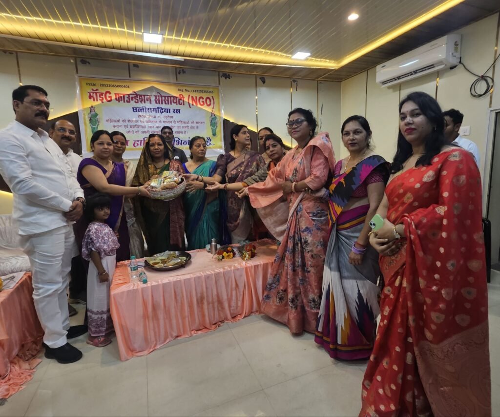 “माई जी फाउंडेशन द्वारा स्व-सहायता समूह की महिलाओं का सम्मान, मुख्य अतिथि श्रीमती कौशल्या साय ने किया सम्मानित” 5 img 20250717 wa00601435343138894794881 kshititech