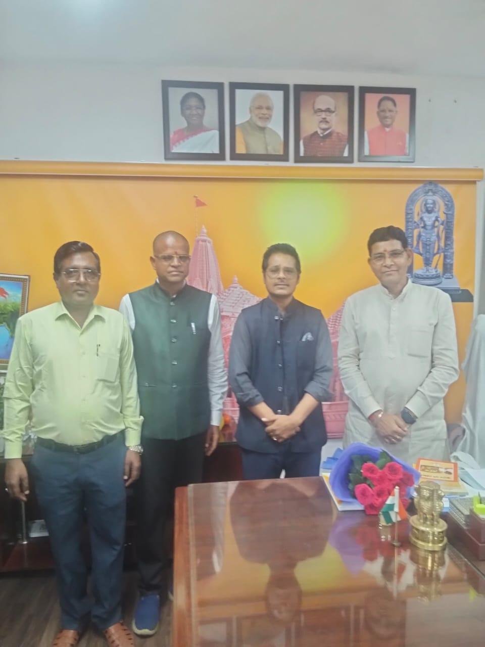 जनहित कार्यों में तत्परता और संवेदनशीलता के लिए मंत्री टंकराम वर्मा की प्रशंसा, जिला पंचायत सदस्य राजा धर्मेंद्र सिंह ने किया आभार व्यक्त 1 IMG 20250823 WA0007 kshititech
