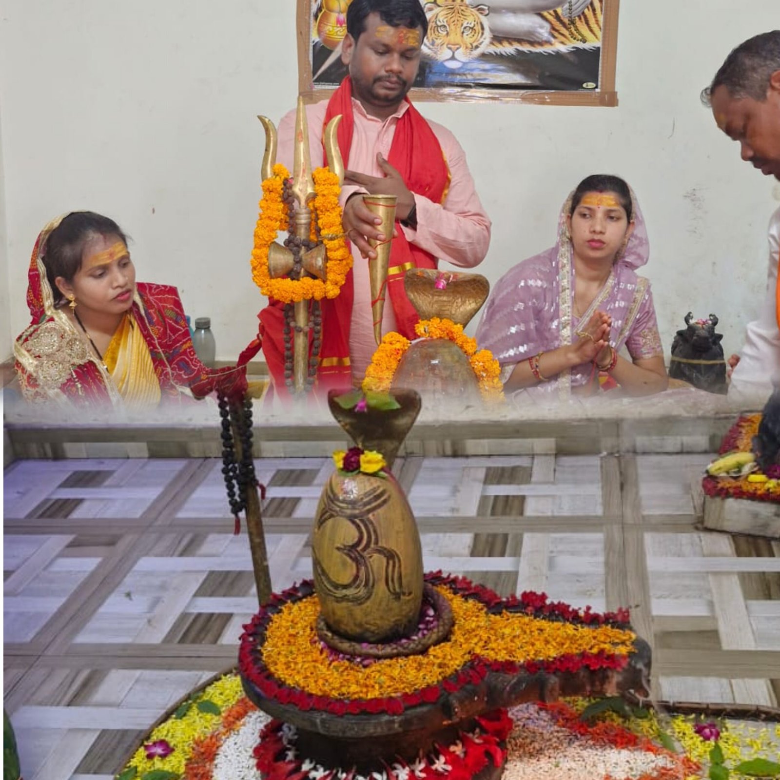 रगज़ा शिव मंदिर में शिवलिंग का हुआ भव्य श्रृंगार, लालिमा सिदार ने की मनोहारी सजावट 1 InCollage 20250805 120108916 scaled kshititech