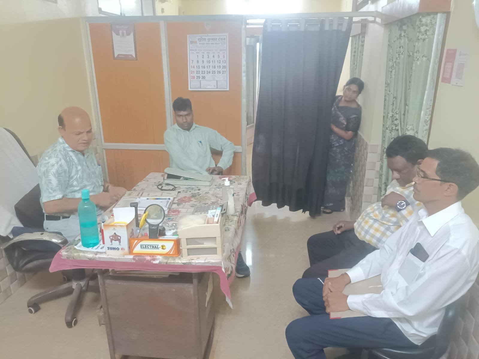 सक्ती में अवैध क्लीनिक का भंडाफोड़ : डॉ. के.एल. कुर्रे की बीएएमएस डिग्री पंजीकृत नहीं, स्वास्थ्य विभाग ने की बड़ी कार्रवाई 1 IMG 20250901 WA0048 kshititech