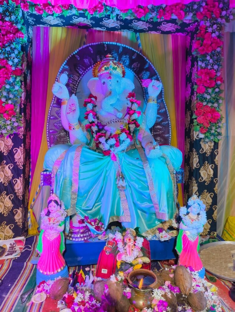 जाजंग (सक्ती) में गणेश उत्सव की अनोखी झलक, मोतियों से निर्मित प्रतिमा ने खींचा ध्यान 2 img 20250830 wa00398772134652555482498 kshititech